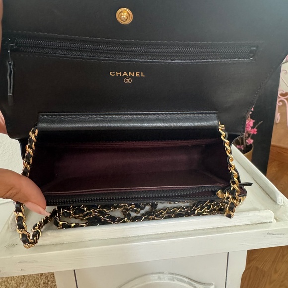Chanel wallet on a chain - Picture 2 of 16